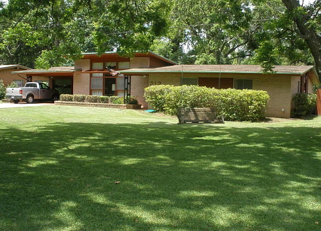 1st image of 212 Oyster Creek Dr
