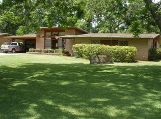 212 Oyster Creek Dr, Lake Jackson, TX 77566