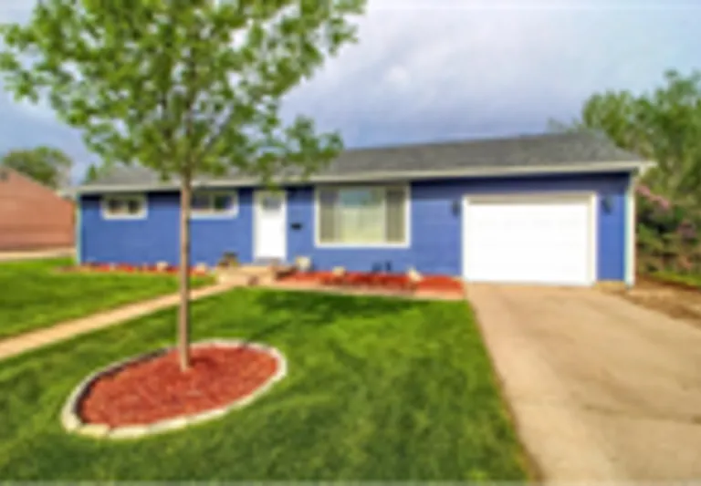 425 S Harlan St — Photo 1