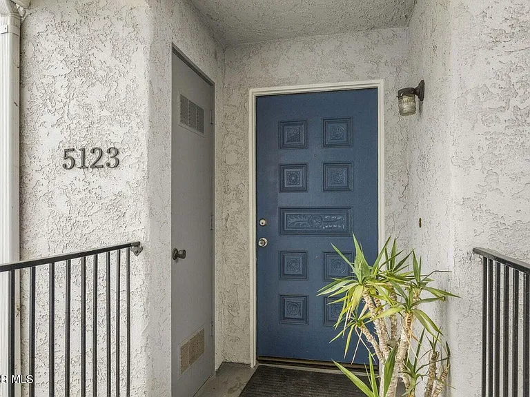 5123 Longfellow Way — Photo 2