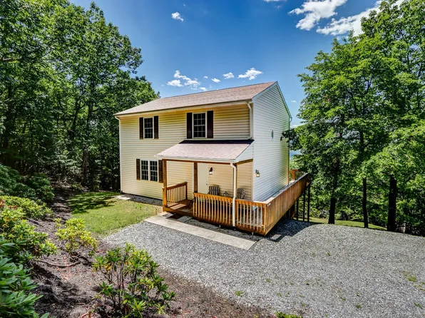 585 Cresthill Rd, Lynchburg, VA 24504