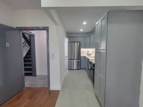 2041 Strauss Street image 16 of 40