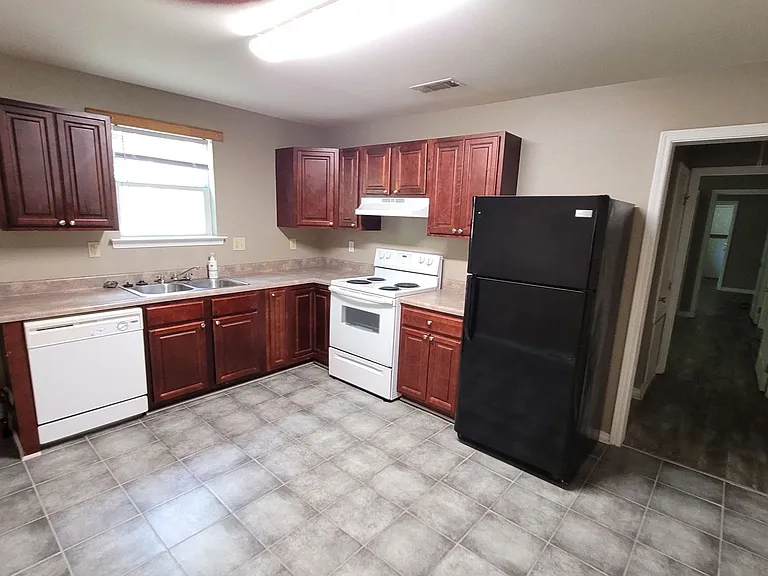 517 Lizardi St — Photo 1