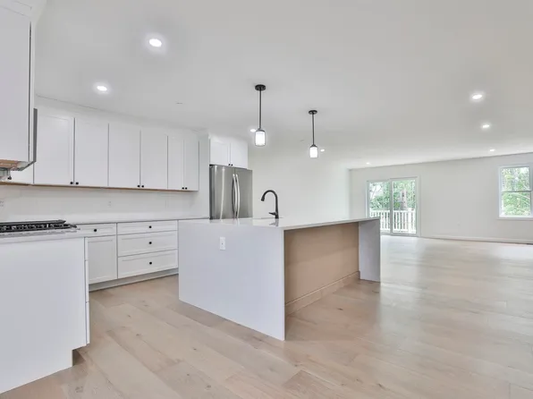 63 Centerwood Way #2, Manchester, NH 03102