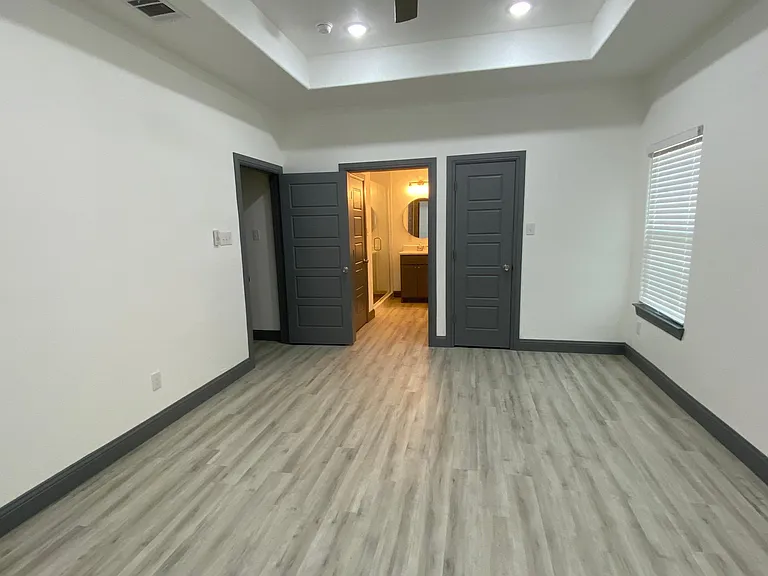 823 E Arlington Ave — Photo 10