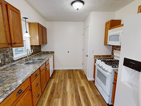 4th image of 523 Connor Dr
