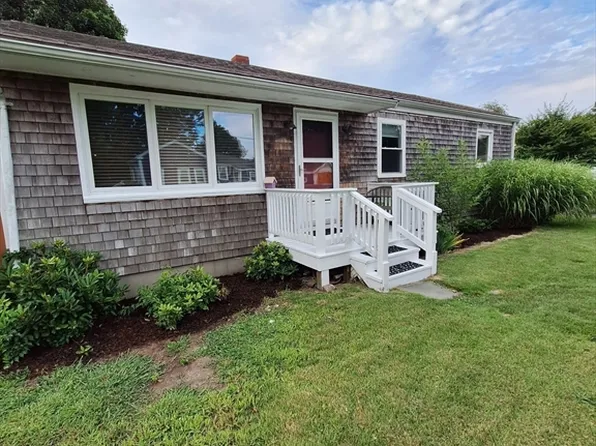 2 Upton St, Fairhaven, MA 02719