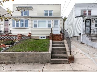 32-44 202nd St, Bayside, NY 11361