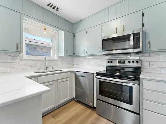 5th image of 2202 Spicewood Dr