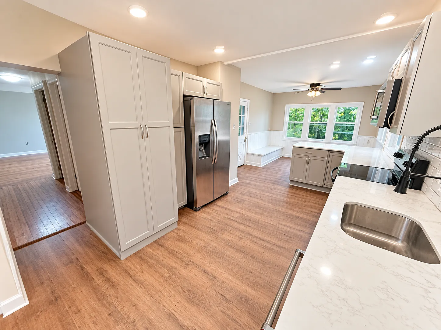 5 bed, 2.5 bath, 3000 sqft, $3,750 — Photo 2