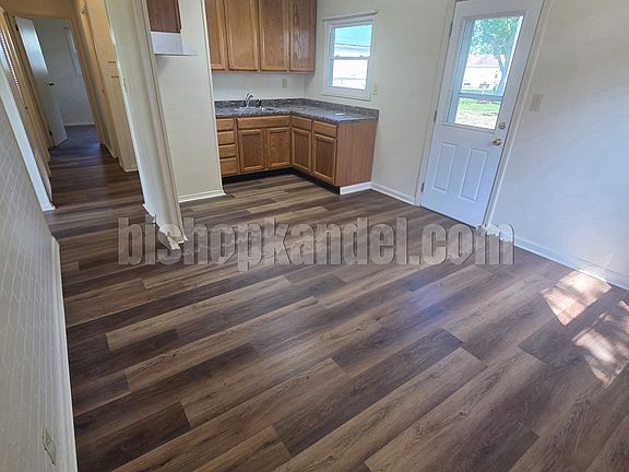 4th image of 1240 Bernard Ave