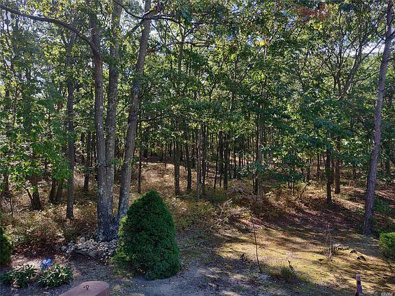3rd image of 898 Skyline Dr