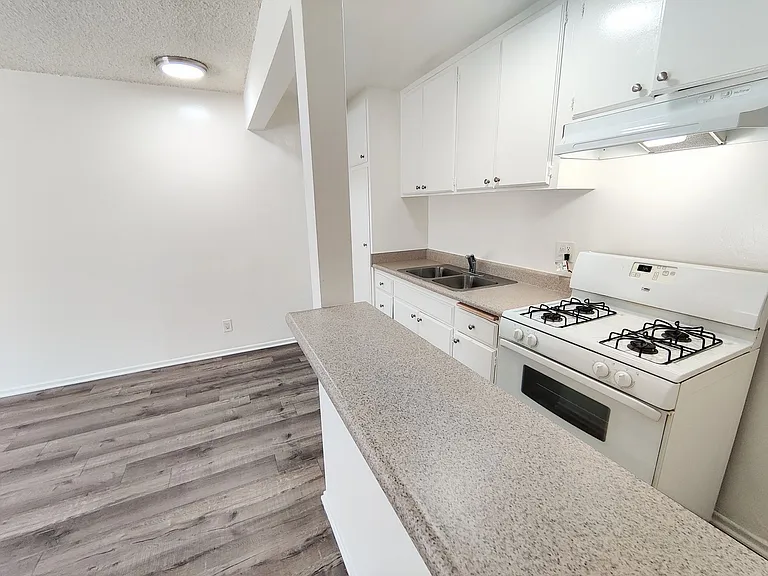 Klump Terrace Apartments — Photo 3