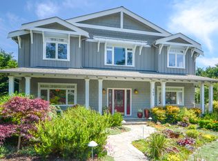 368 Eakin Dr NW, Bainbridge Island, WA 98110