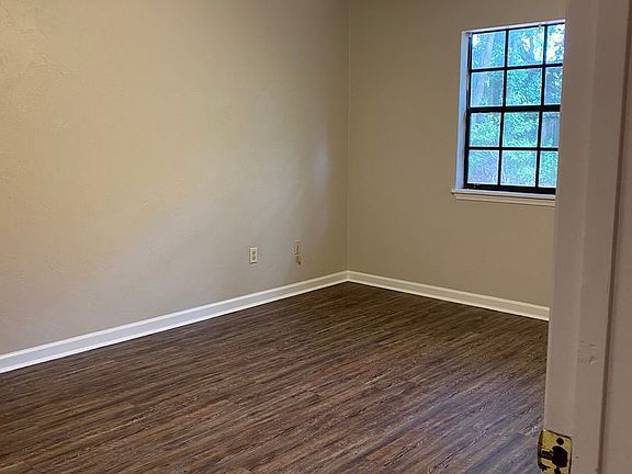 2nd image of 1500 Belmont Trce