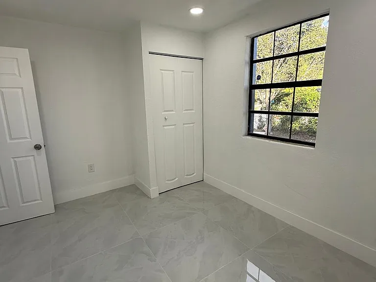 4400 SW 36th St — Photo 14