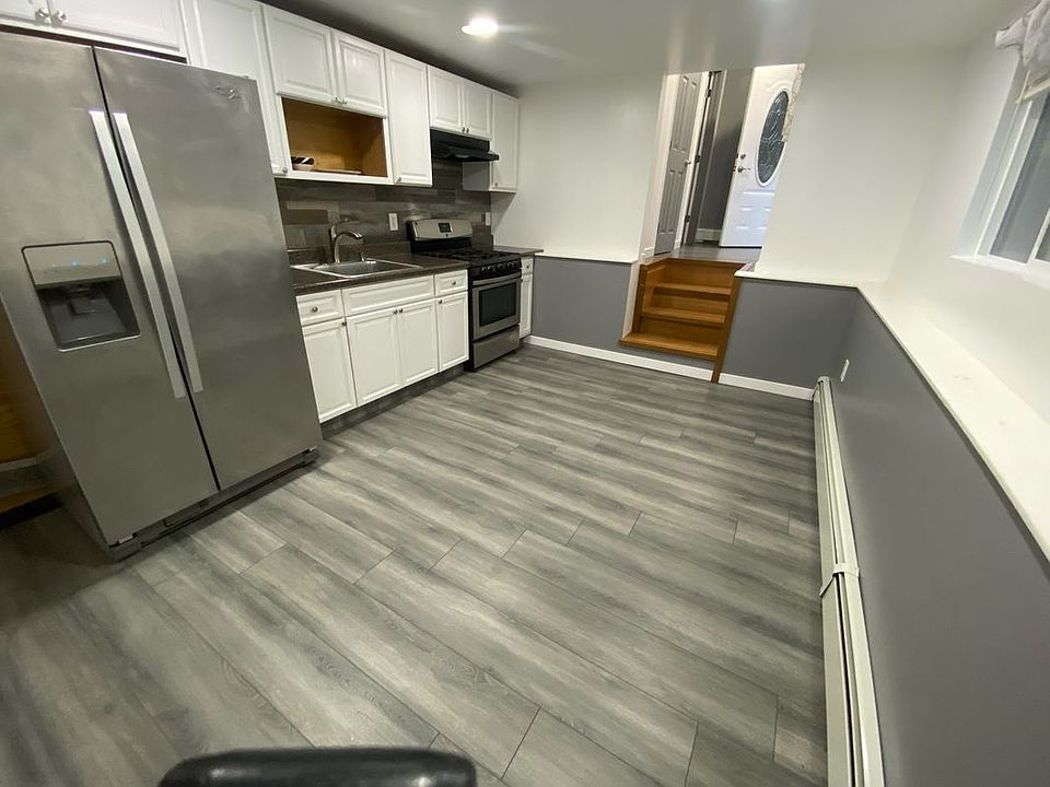 1st image of 13 Dartmouth Dr