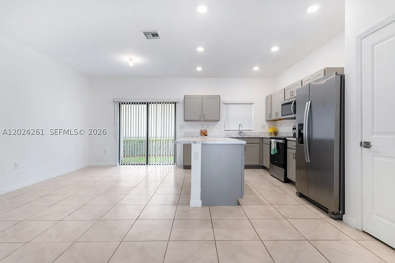3 bed, 2.5 bath, 1466 sqft, $2,500 — Photo 4