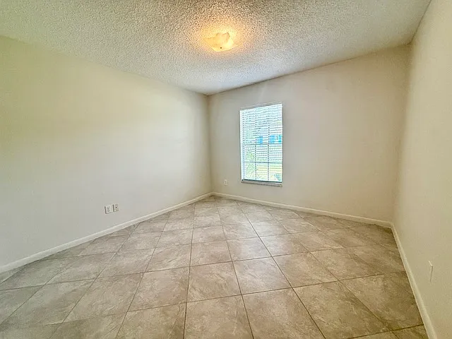 223 N Adelle Ave — Photo 18