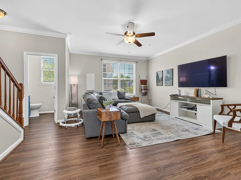 121 Polo Way — Photo 13