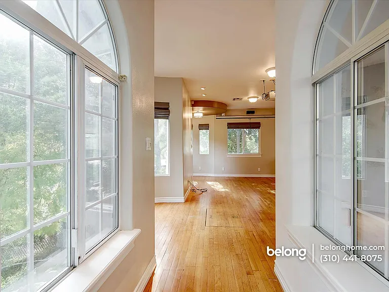 8527 Wonderland Ave — Photo 14
