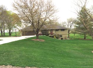 2164 Idaho Dr, Pella, IA 50219