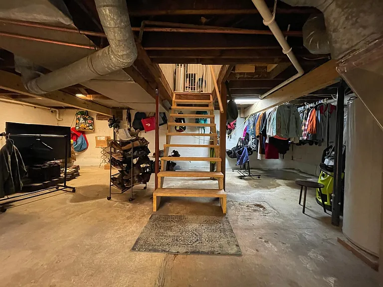 327 W Davis St — Photo 27