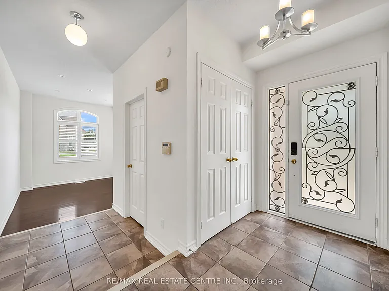 4215 Cole Cres — Photo 12
