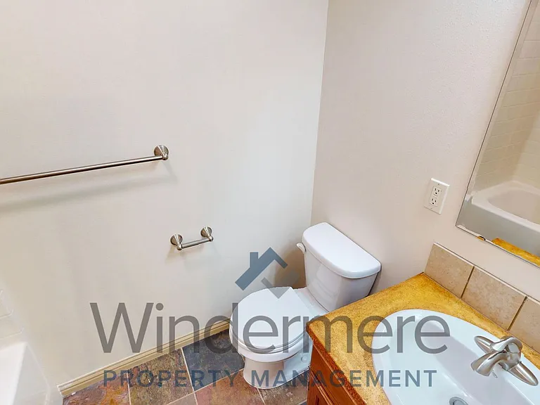 1100 S College Ave — Photo 14