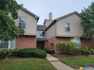 137 White Oak Ct APT 4, Schaumburg, IL 60195