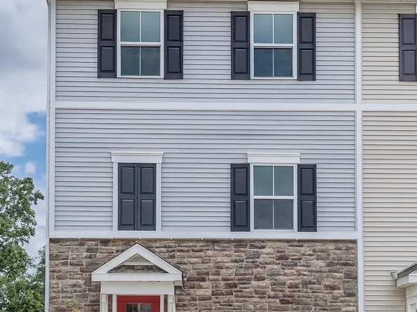 73 Basswood St, Berlin, NJ 08009