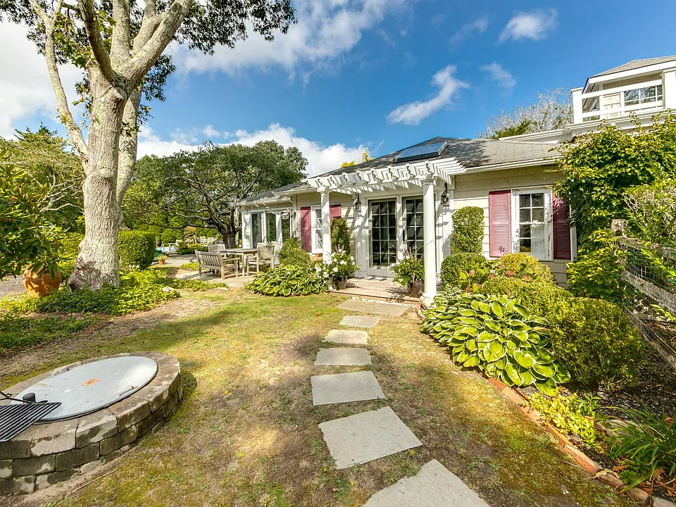 641 Montauk Hwy