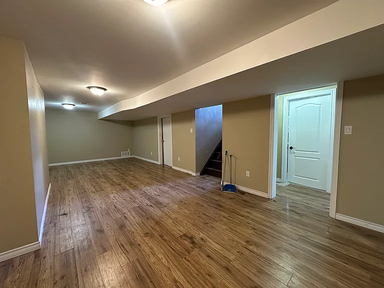 108 Sidney Cres — Photo 14