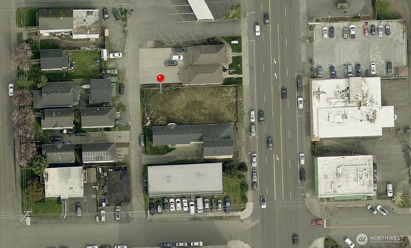 4th image of 3122 Broadway Avenue