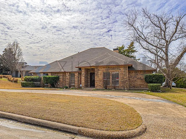 10 Cypress Ct — Photo 3