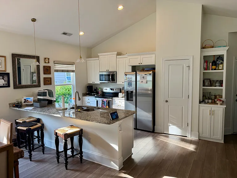 215 Coachman Dr — Photo 5