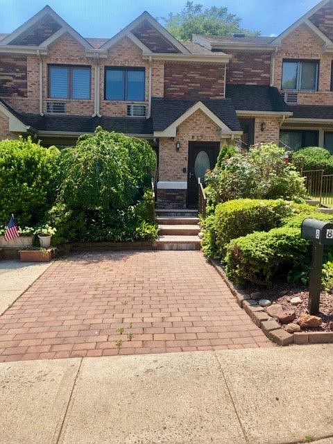 1st image of 8 Hillridge Ct