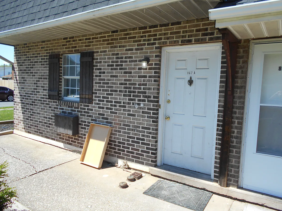 Building Photo - 867 N Ulster St #A