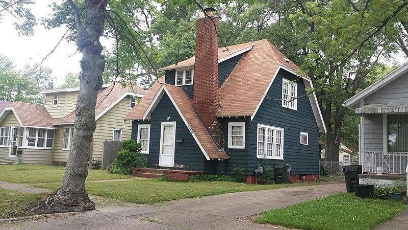 2nd image of 930 Catherine Ave