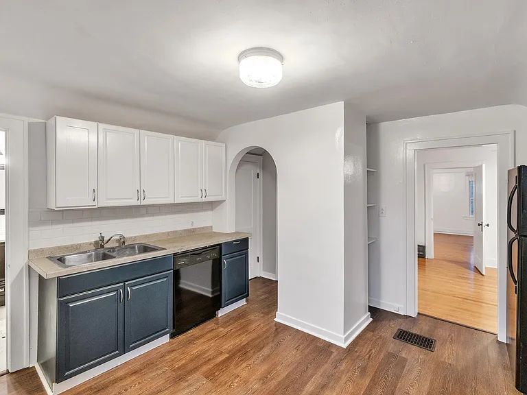 1046 Courtney St NW #2 — Photo 2