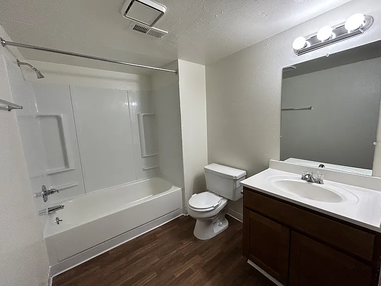 Windsor Place Apartments — Photo 80