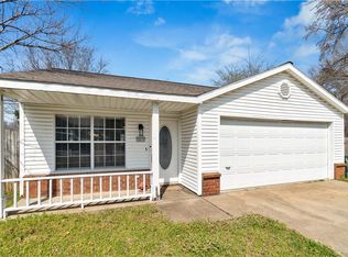 3032 W Essex Dr, Fayetteville, AR 72704