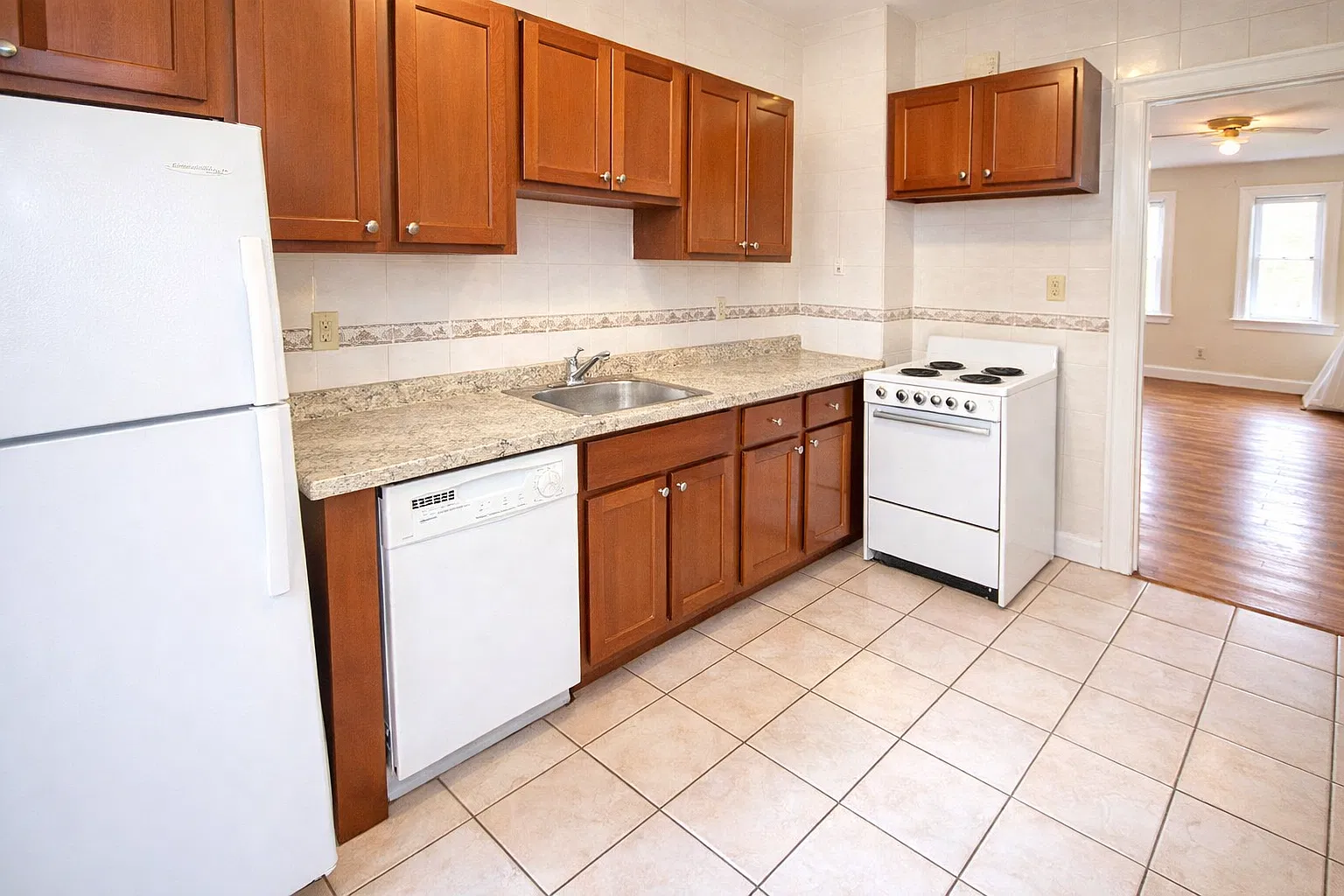 2 bed, 925 sqft, $1,699 — Photo 3
