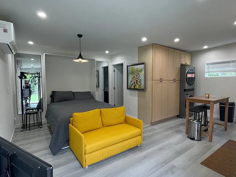 5122 Willowcrest Ave — Photo 2