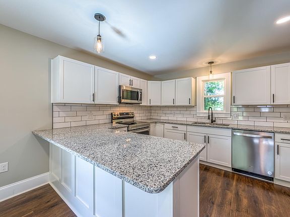 4th image of 749 Beechwood Dr