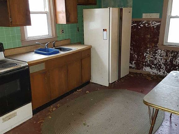 2nd image of 520 Center St