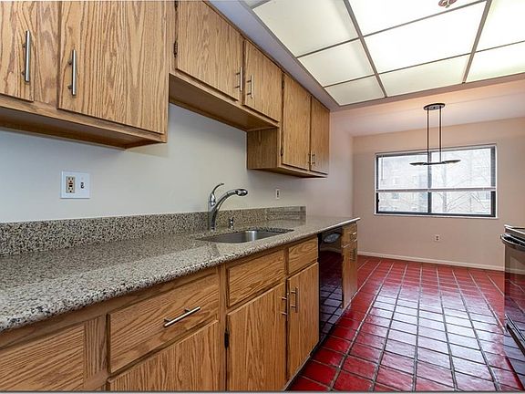 5th image of 140 Fox Hollow Dr APT 305A