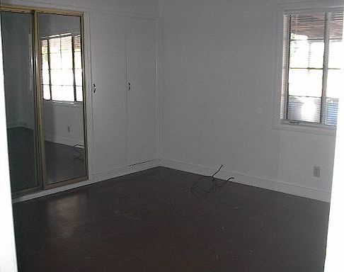 3rd image of 2725 E Lee St