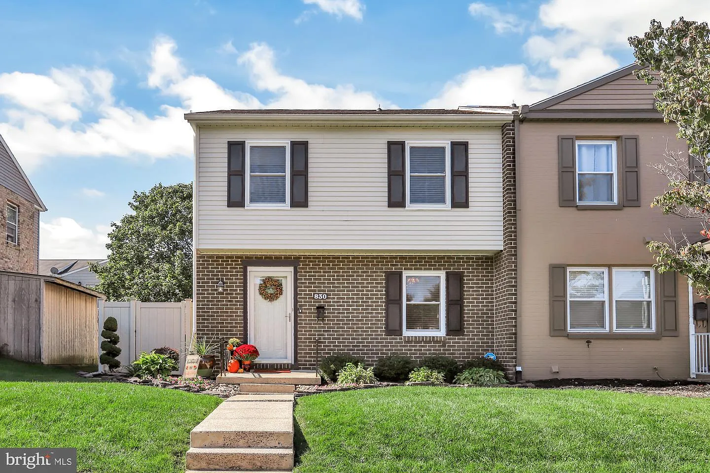 830 Woodlawn Dr photo 1