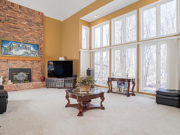 5th image of 8386 Black Walnut Dr
